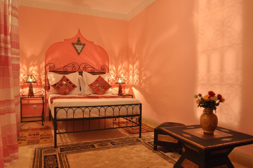 Riad La Famille Маракеш Екстериор снимка