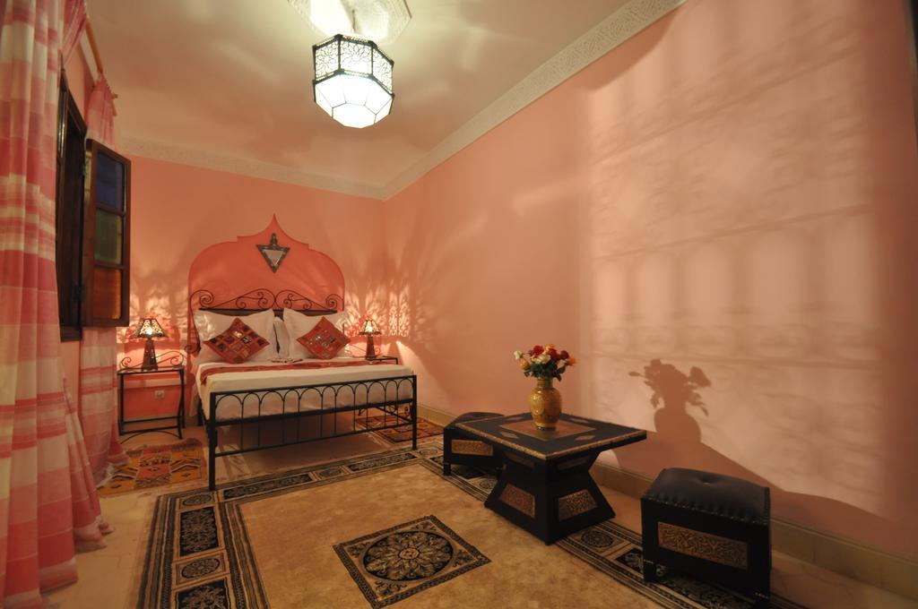 Riad La Famille Маракеш Екстериор снимка